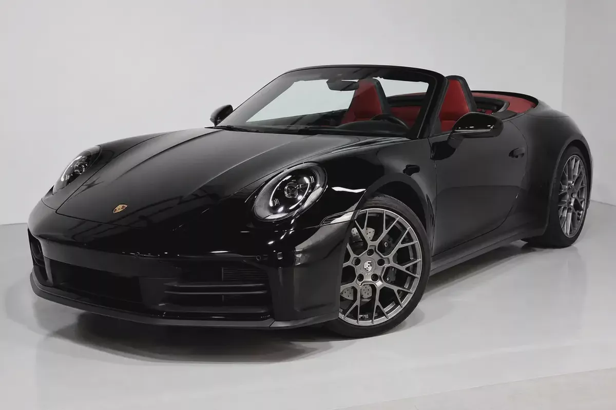 Porsche 911 Carrera 2025 GCC Specs-14000KM-UNDER WARRANTY  SERVICE-PRISTINE CONDITION