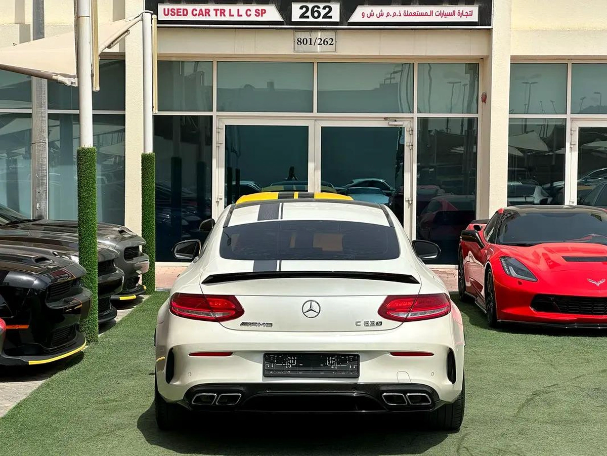 MERCEDES BENZ AMG C63s Gcc 2017 Edition 1 Original paint 4 buttons full option Full carbon fibre-7-7