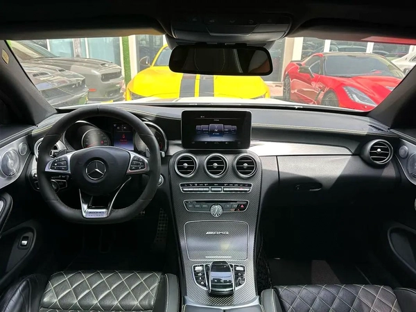 MERCEDES BENZ AMG C63s Gcc 2017 Edition 1 Original paint 4 buttons full option Full carbon fibre