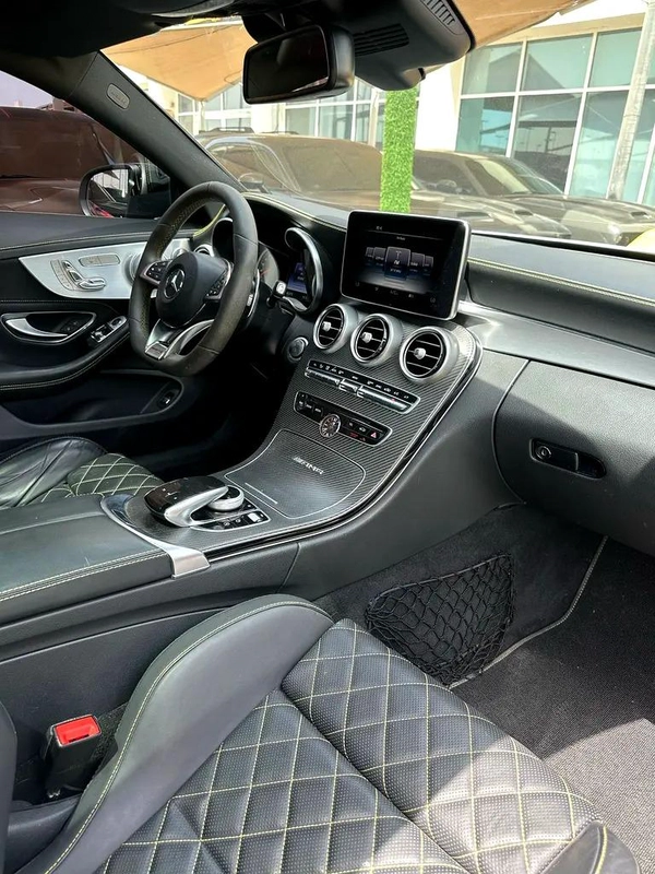 MERCEDES BENZ AMG C63s Gcc 2017 Edition 1 Original paint 4 buttons full option Full carbon fibre