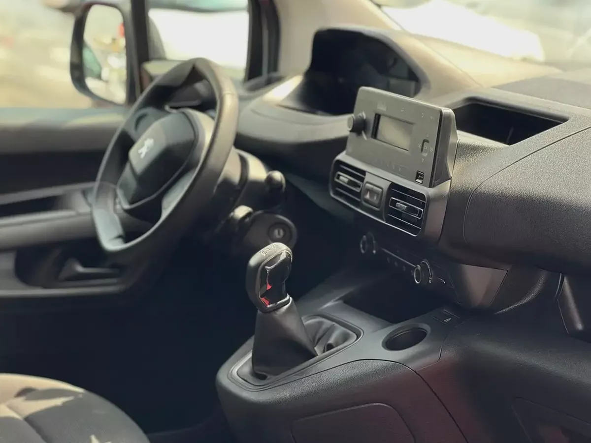 2023 Peaugeot Partner | Diesel | Van | Manual | GCC | Ref#1131-12-12