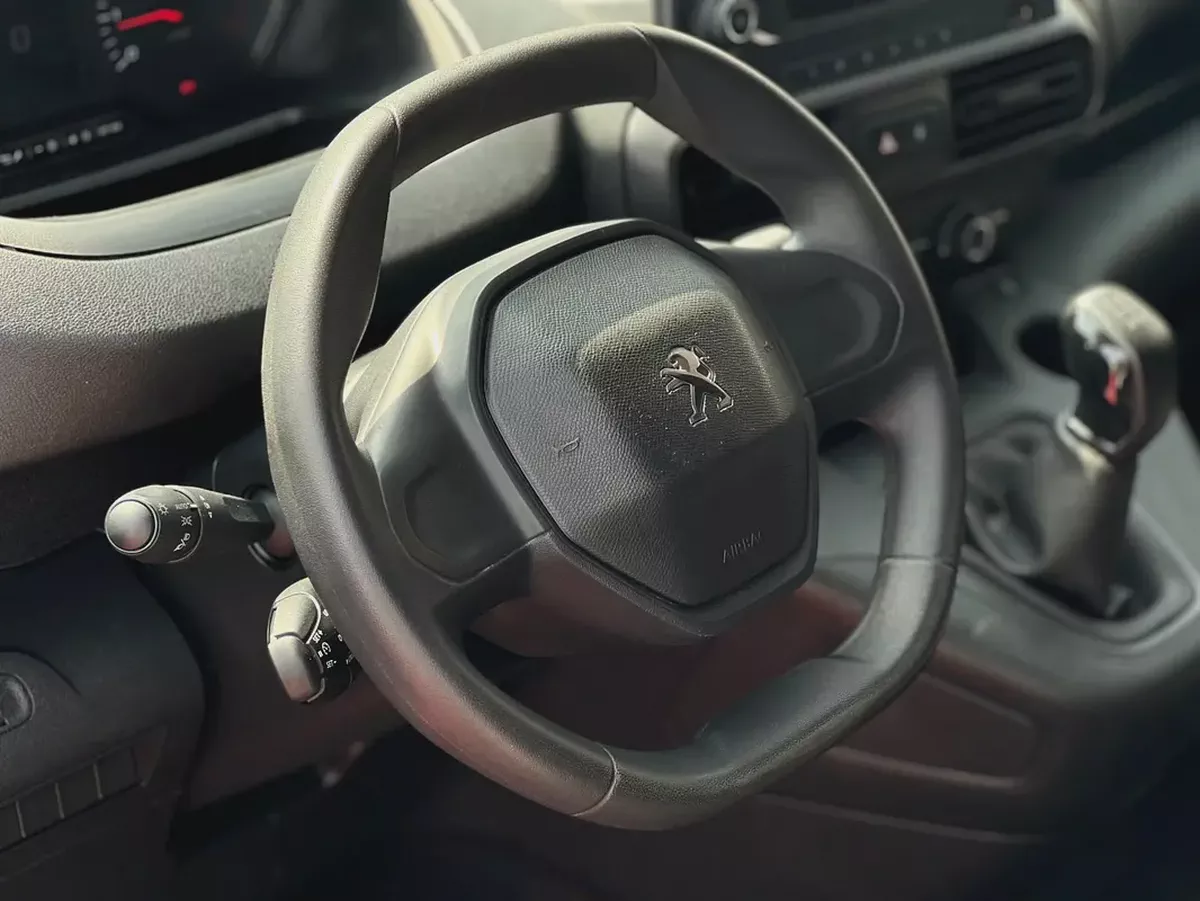 2023 Peaugeot Partner | Diesel | Van | Manual | GCC | Ref#1131-13-13