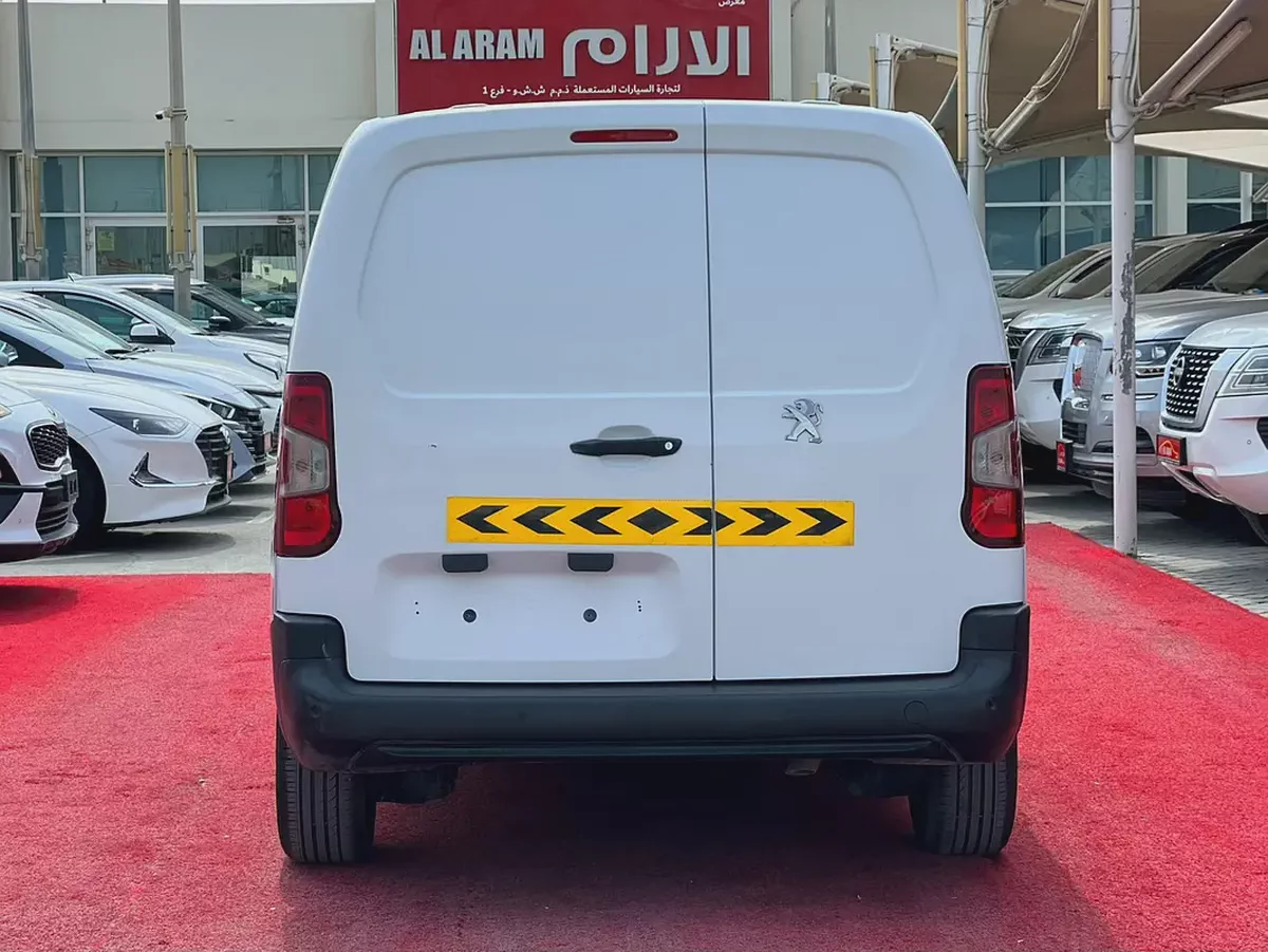 2023 Peaugeot Partner | Diesel | Van | Manual | GCC | Ref#1131-4-4