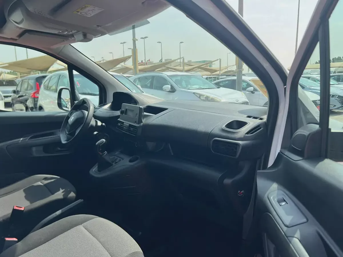 2023 Peaugeot Partner | Diesel | Van | Manual | GCC | Ref#1131-8-8