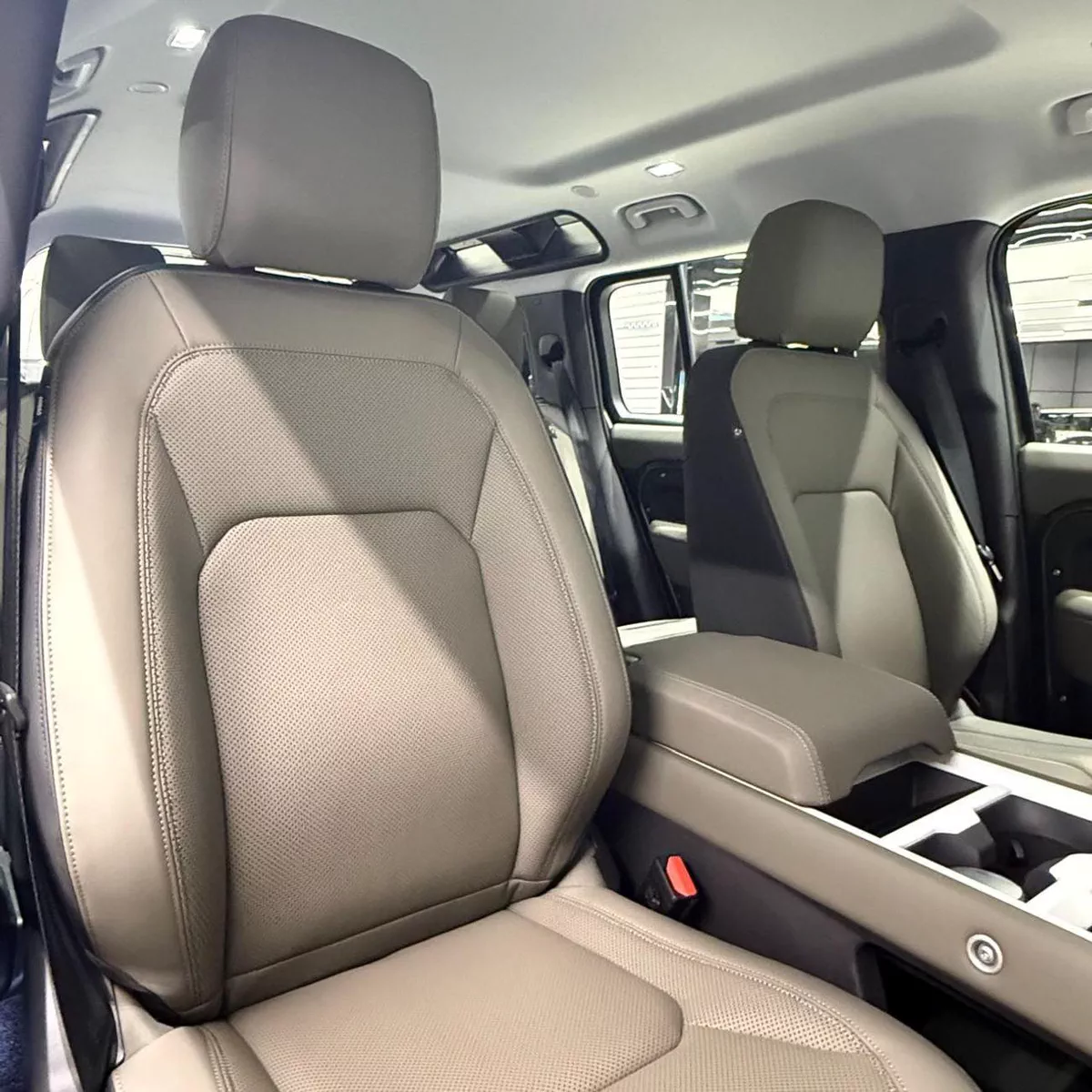 Land Rover Defender 110 X-DYNAMIC SE P300 GCC ALTAYER - 5 Years Warranty + Service Contract-12-0