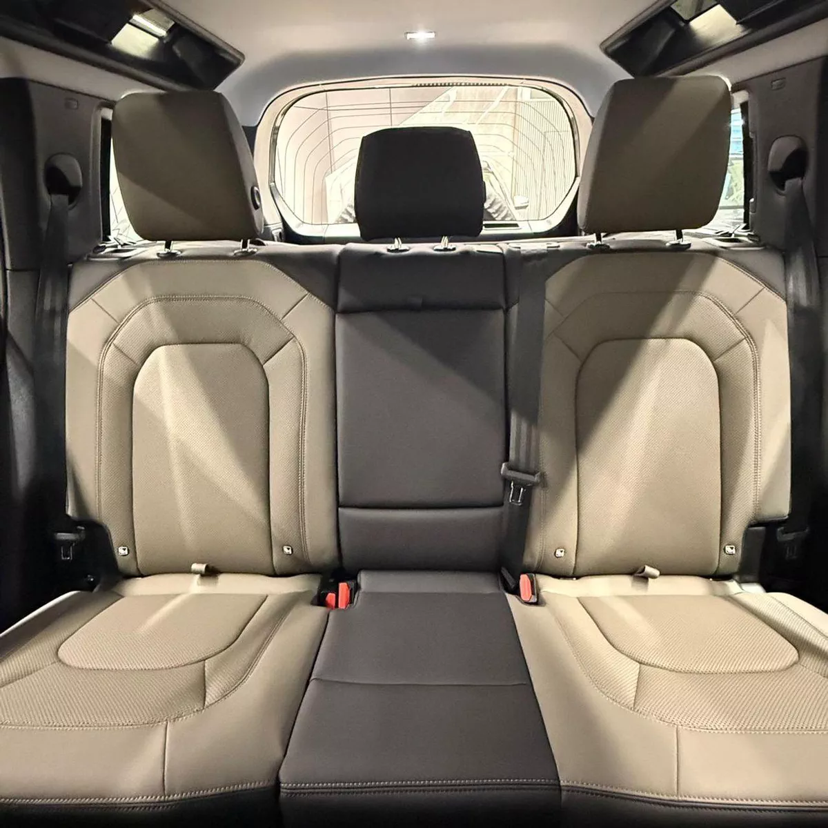 Land Rover Defender 110 X-DYNAMIC SE P300 GCC ALTAYER - 5 Years Warranty + Service Contract-19-0