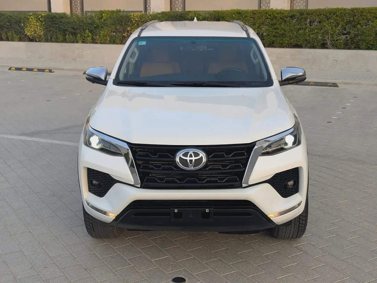 Toyota Fortuner 2023 DIESEL VXR Full Option V4 2.8L