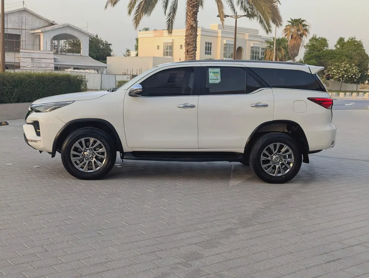 Toyota Fortuner 2023 DIESEL VXR Full Option V4 2.8L