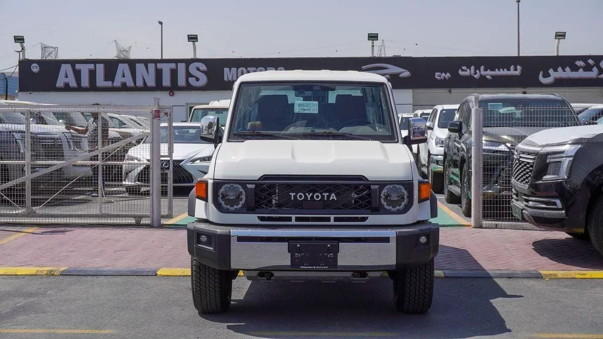 Toyota Land Cruiser 70 HT VXR LX 4.0L V6 A/T  Al Futtaim-1-0