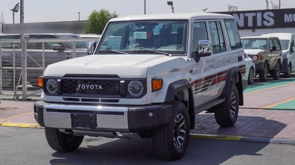 Toyota Land Cruiser 70 HT VXR LX 4.0L V6 A/T  Al Futtaim-2-0