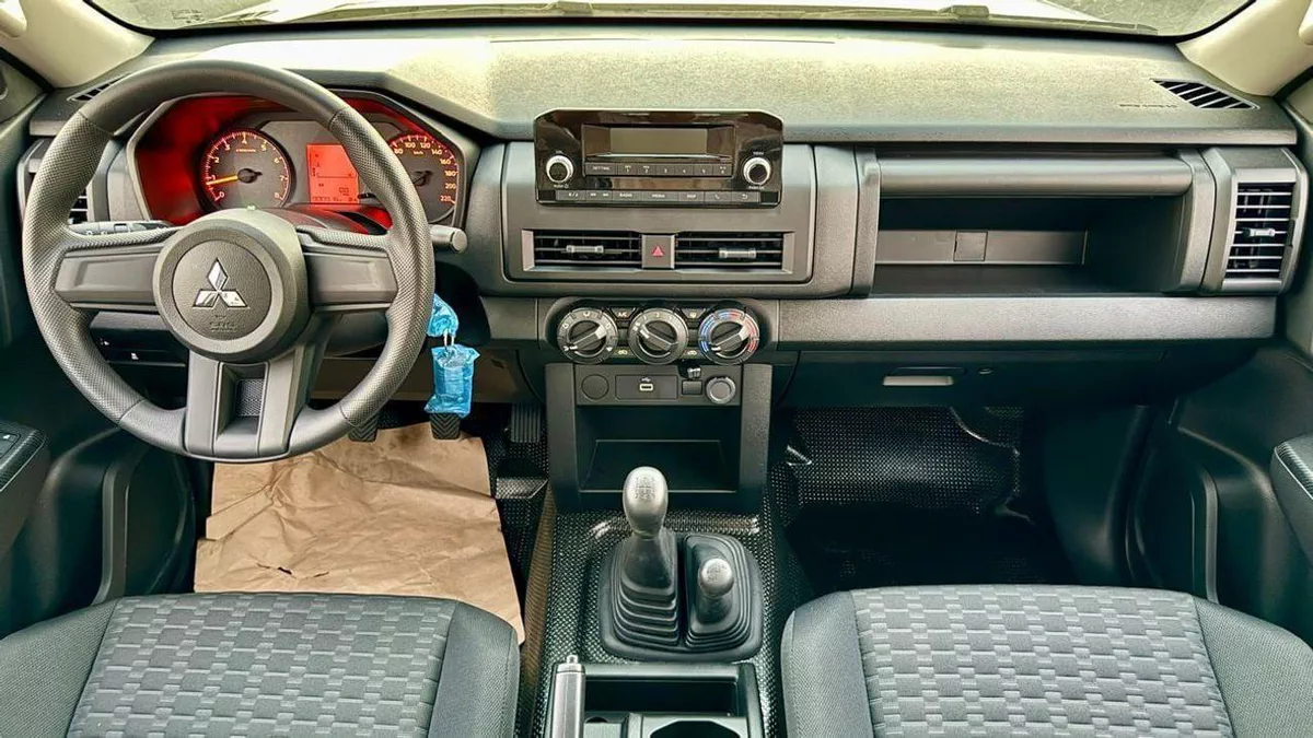 Mitsubishi L200 GL L200 PETROL 2.4L  4×4   2026 available all colour-13-0