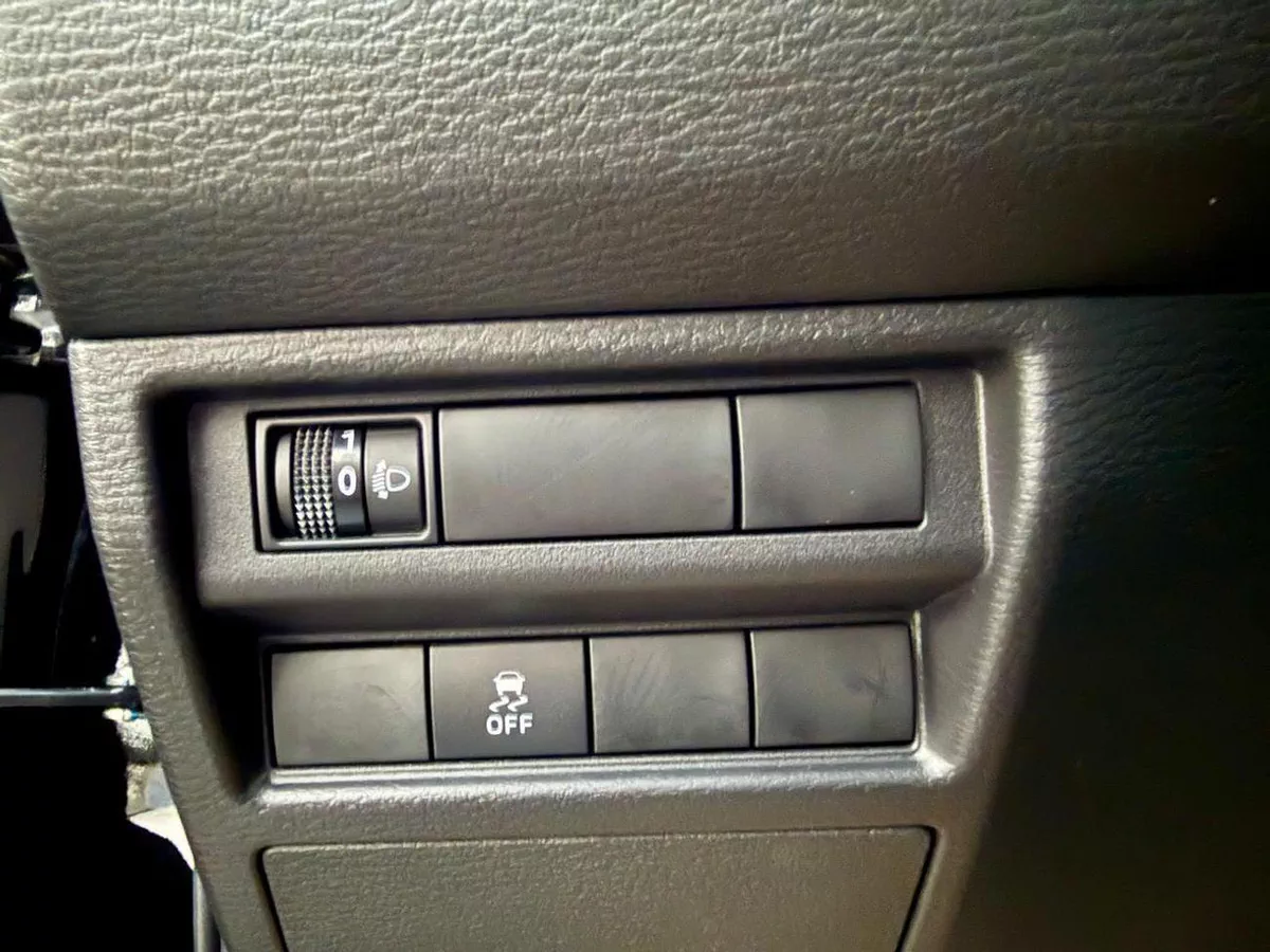 Mitsubishi L200 GL L200 PETROL 2.4L  4×4   2026 available all colour-24-0