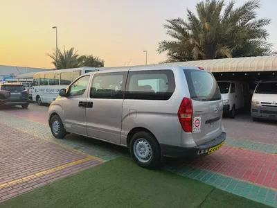 HYUNDAI H1 9 SEATER-2