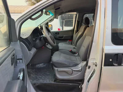 HYUNDAI H1 9 SEATER-4