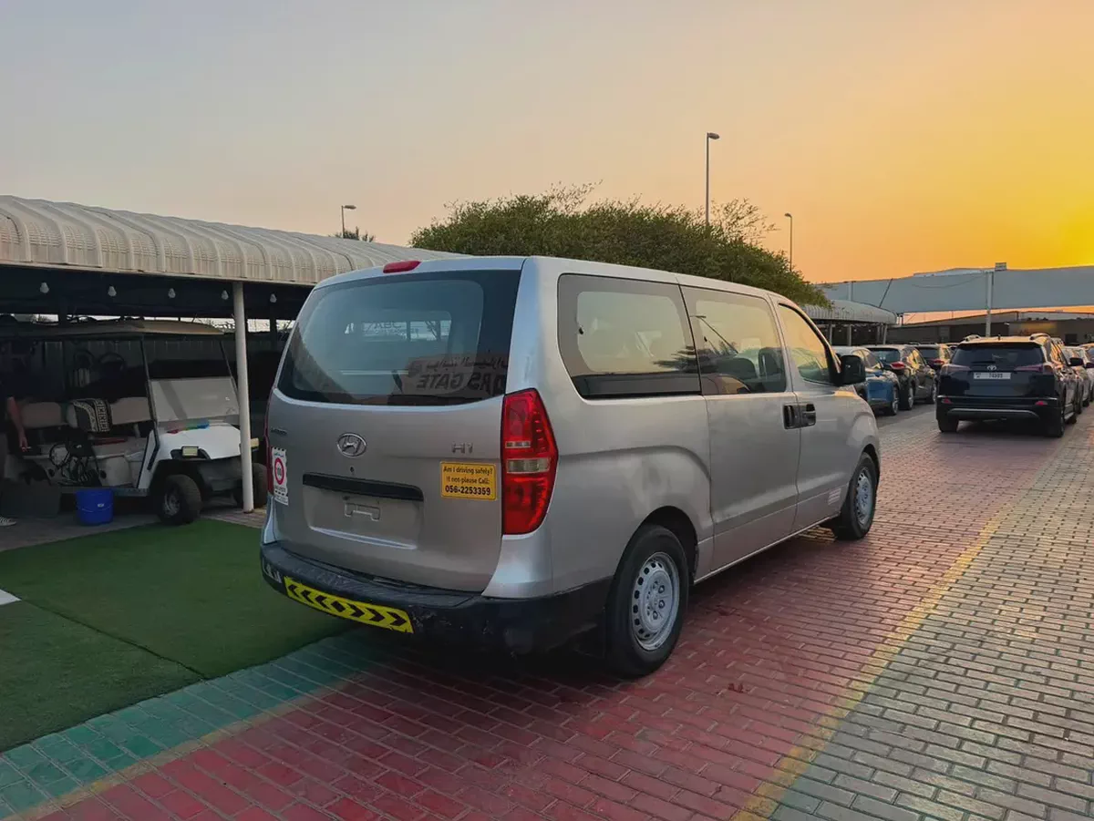 HYUNDAI H1 9 SEATER-3-3