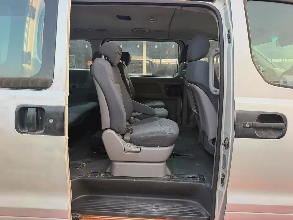 HYUNDAI H1 9 SEATER-5-5