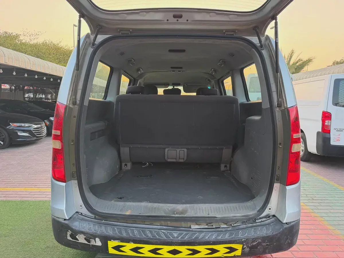 HYUNDAI H1 9 SEATER-6-6