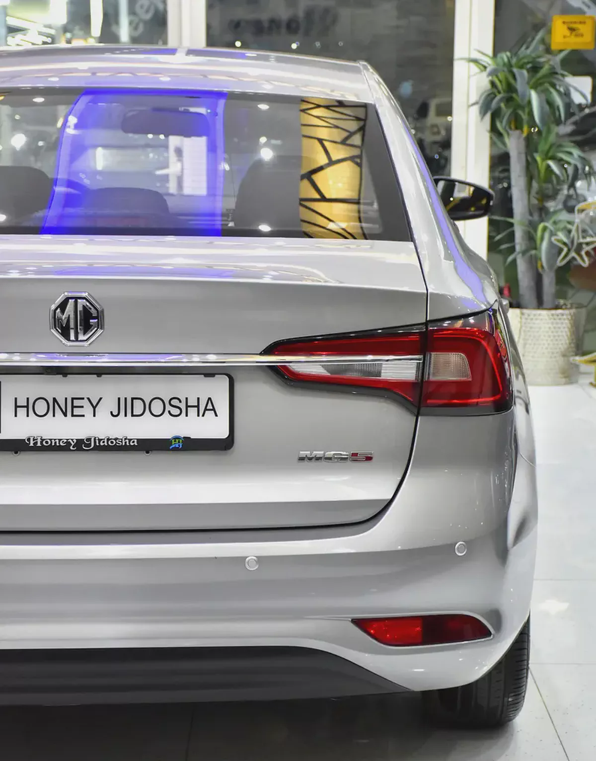 AED 428 EMi for 5Yrs | MG 5 ( 2024 Model ) in Silver Color GCC Specs-8-8