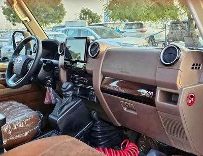 Toyota Land Cruiser Pick Up  DOUBLE CABIN / 2.8L V4 DIESEL A/T / DVD CAMERA / WINCH , SNORKEL / DIFF LOCK (CODE # LC-12