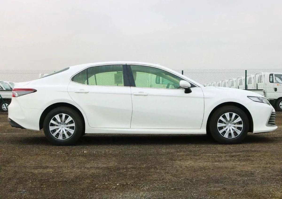 Toyota Camry LE Toyota Camry LE 2.5L Sedan FWD 8 Speed A/T Petrol-1-0