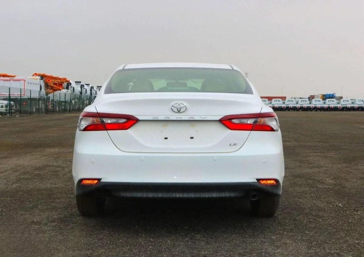 Toyota Camry LE Toyota Camry LE 2.5L Sedan FWD 8 Speed A/T Petrol-2-0