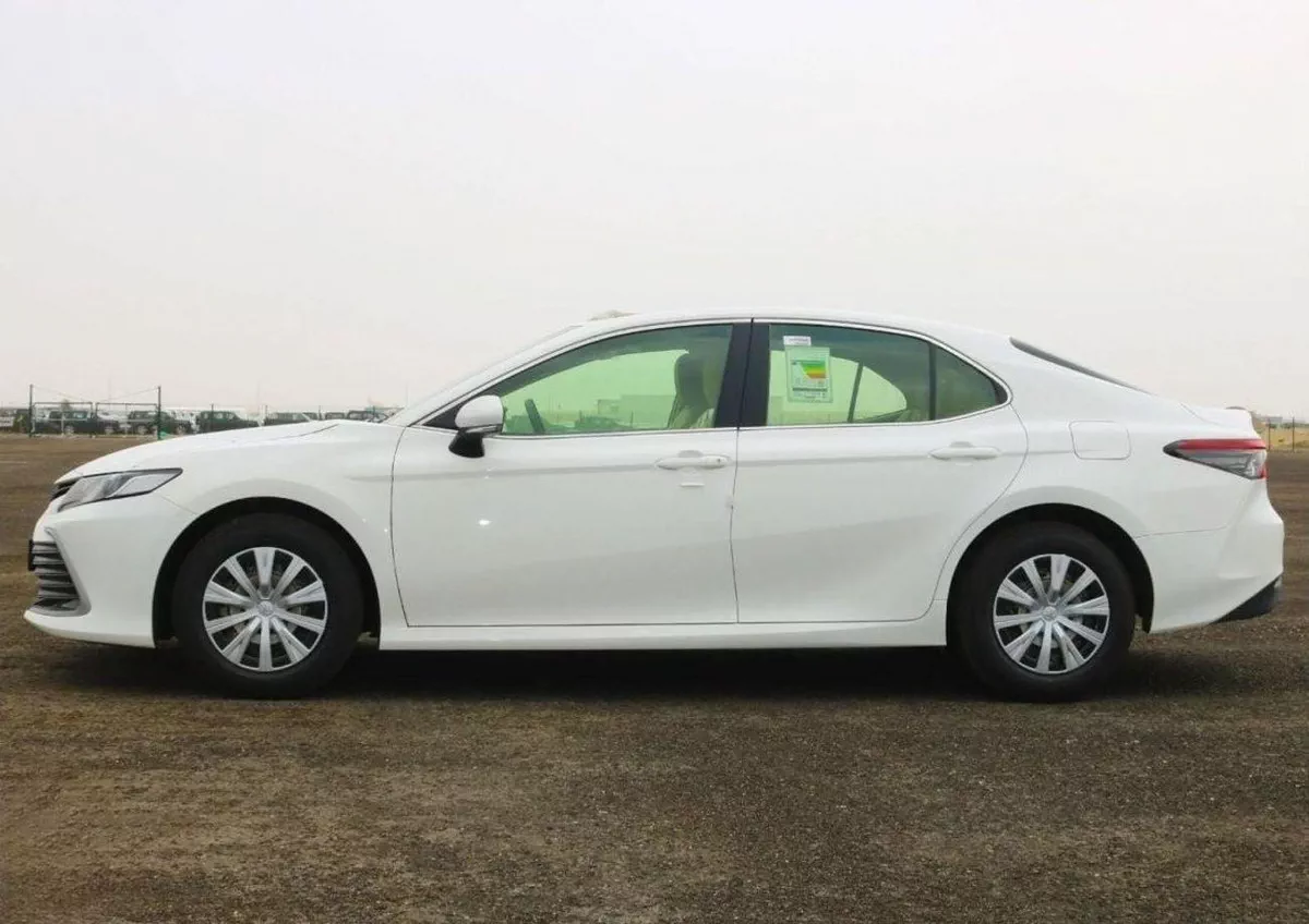 Toyota Camry LE Toyota Camry LE 2.5L Sedan FWD 8 Speed A/T Petrol-5-0