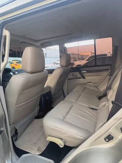2014 Mitsubishi Pajero Limited GCC Specs-9