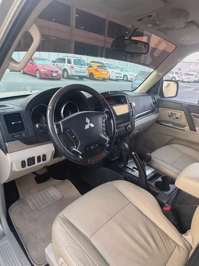 2014 Mitsubishi Pajero Limited GCC Specs-10
