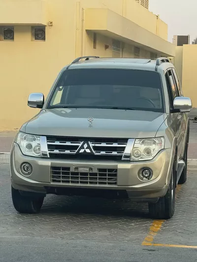 2014 Mitsubishi Pajero Limited GCC Specs-3