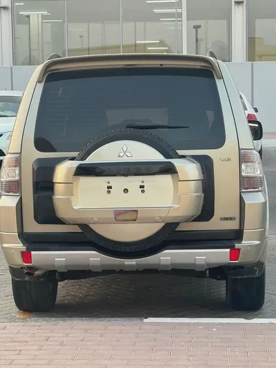 2014 Mitsubishi Pajero Limited GCC Specs-6
