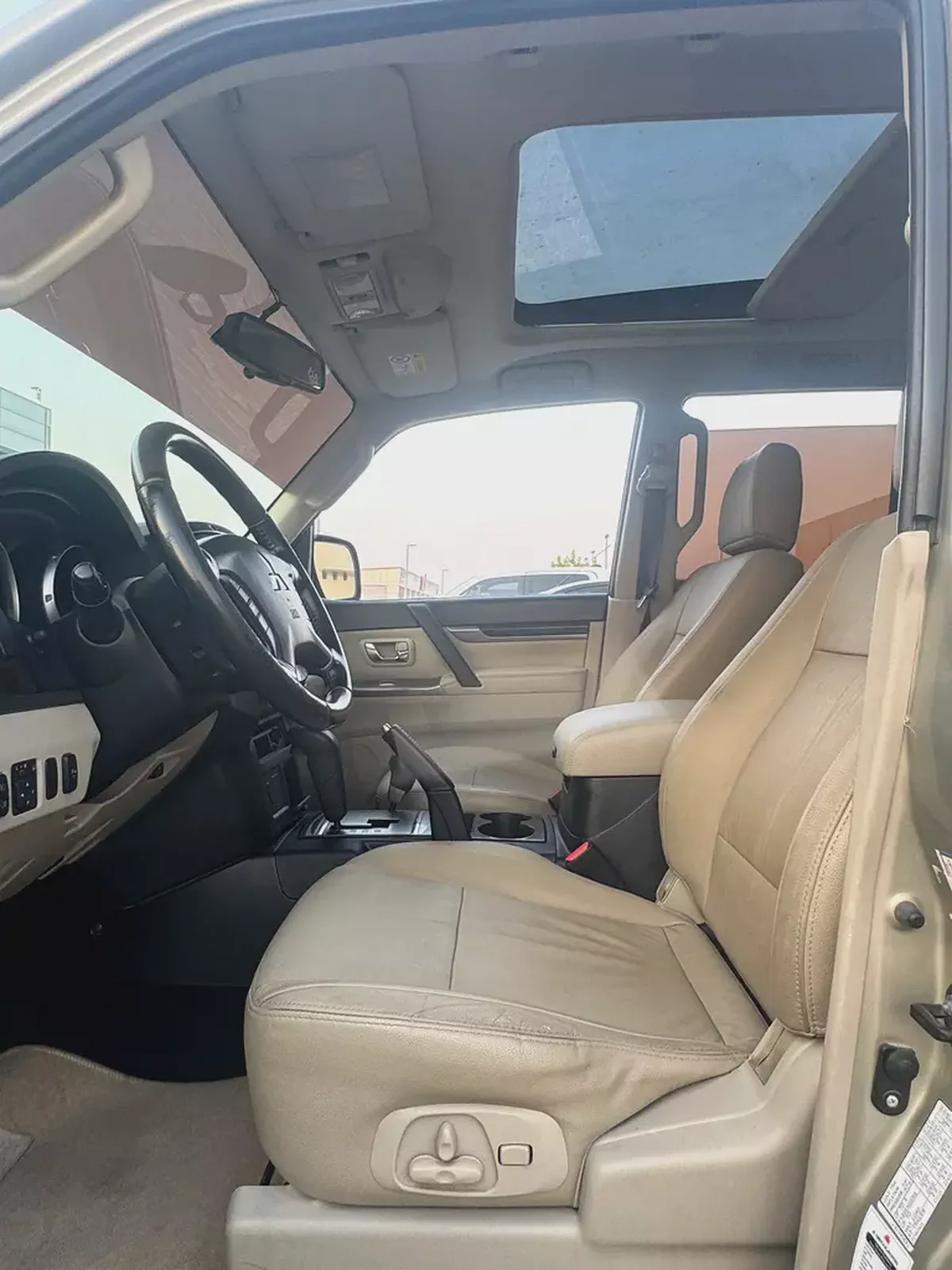 2014 Mitsubishi Pajero Limited GCC Specs-11-11