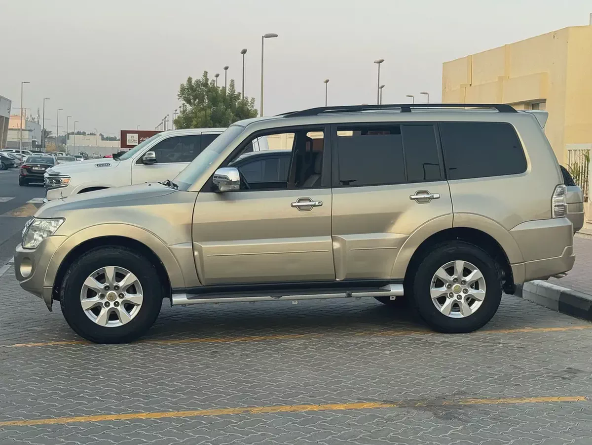 2014 Mitsubishi Pajero Limited GCC Specs-4-4