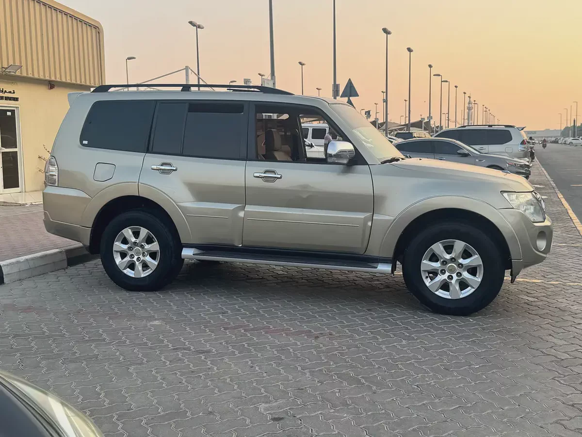 2014 Mitsubishi Pajero Limited GCC Specs-5-5