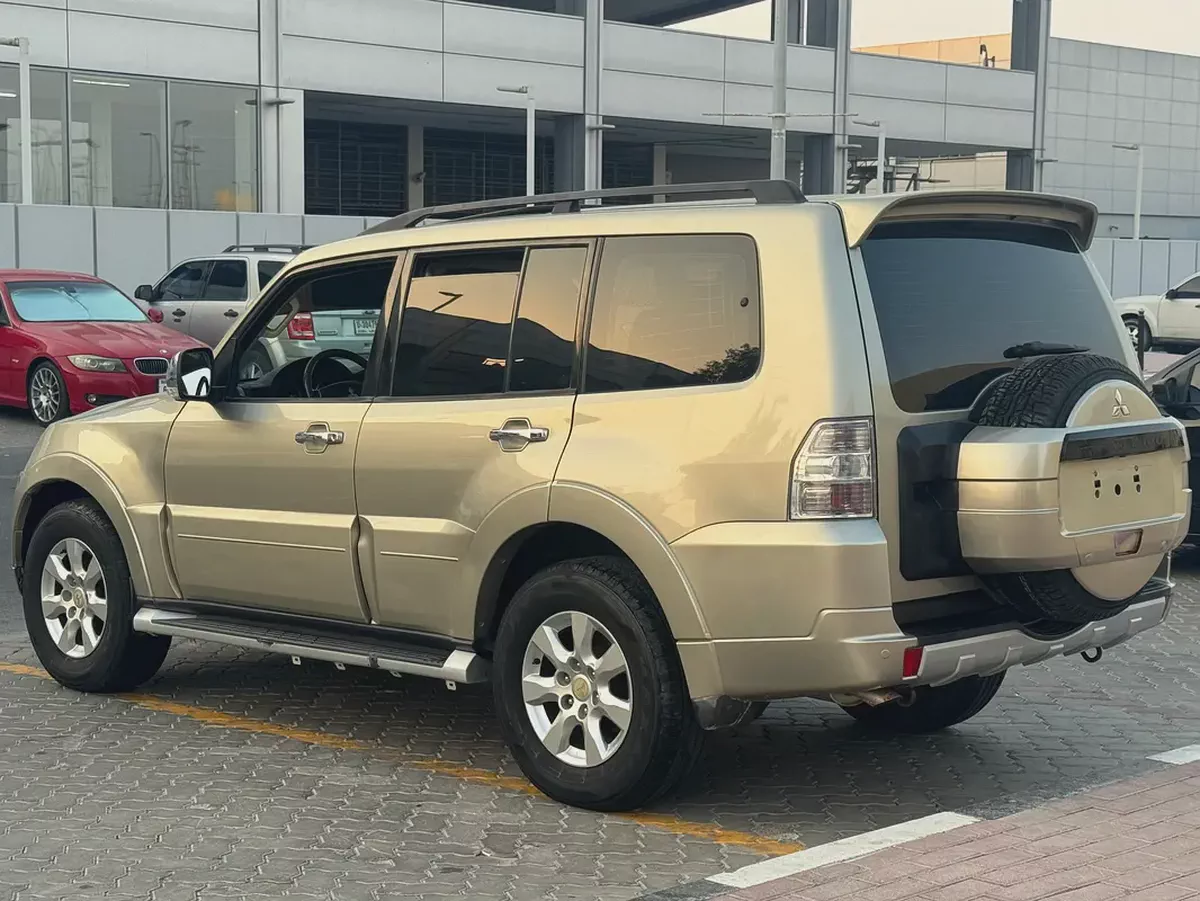 2014 Mitsubishi Pajero Limited GCC Specs-8-8