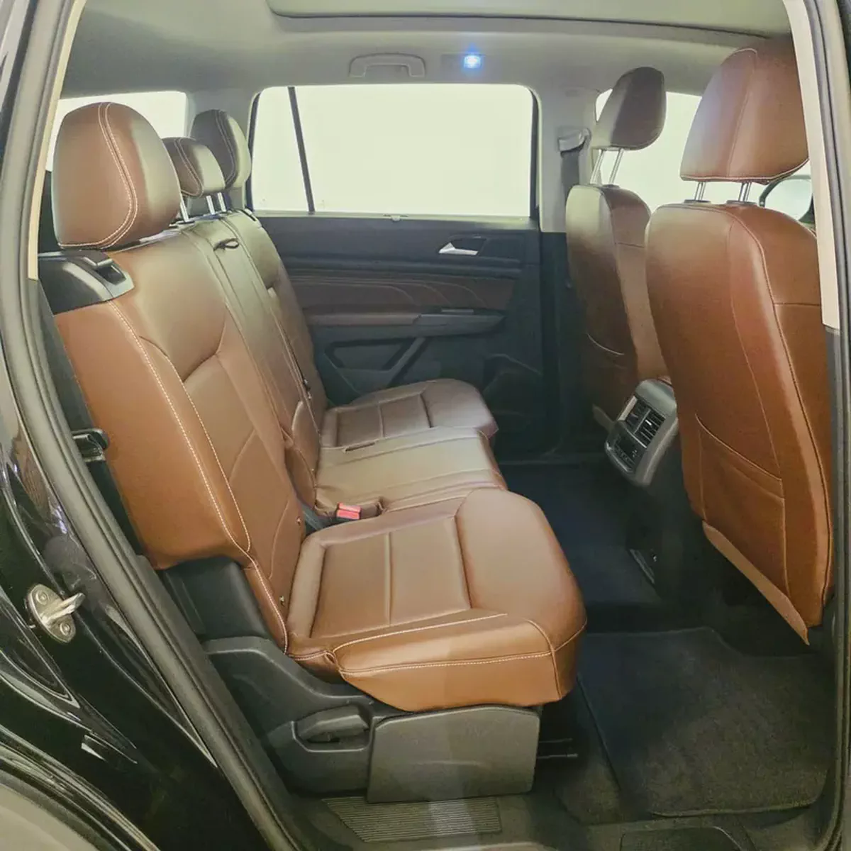AED 1081 PM | VOLKSWAGEN TERAMONT 2021 | FULL AGENCY SERVICE HISTORY | COMFORTLINE | 7-SEATER | GCC-18-18