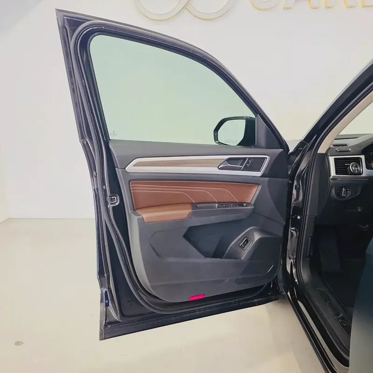 AED 1081 PM | VOLKSWAGEN TERAMONT 2021 | FULL AGENCY SERVICE HISTORY | COMFORTLINE | 7-SEATER | GCC-7-7