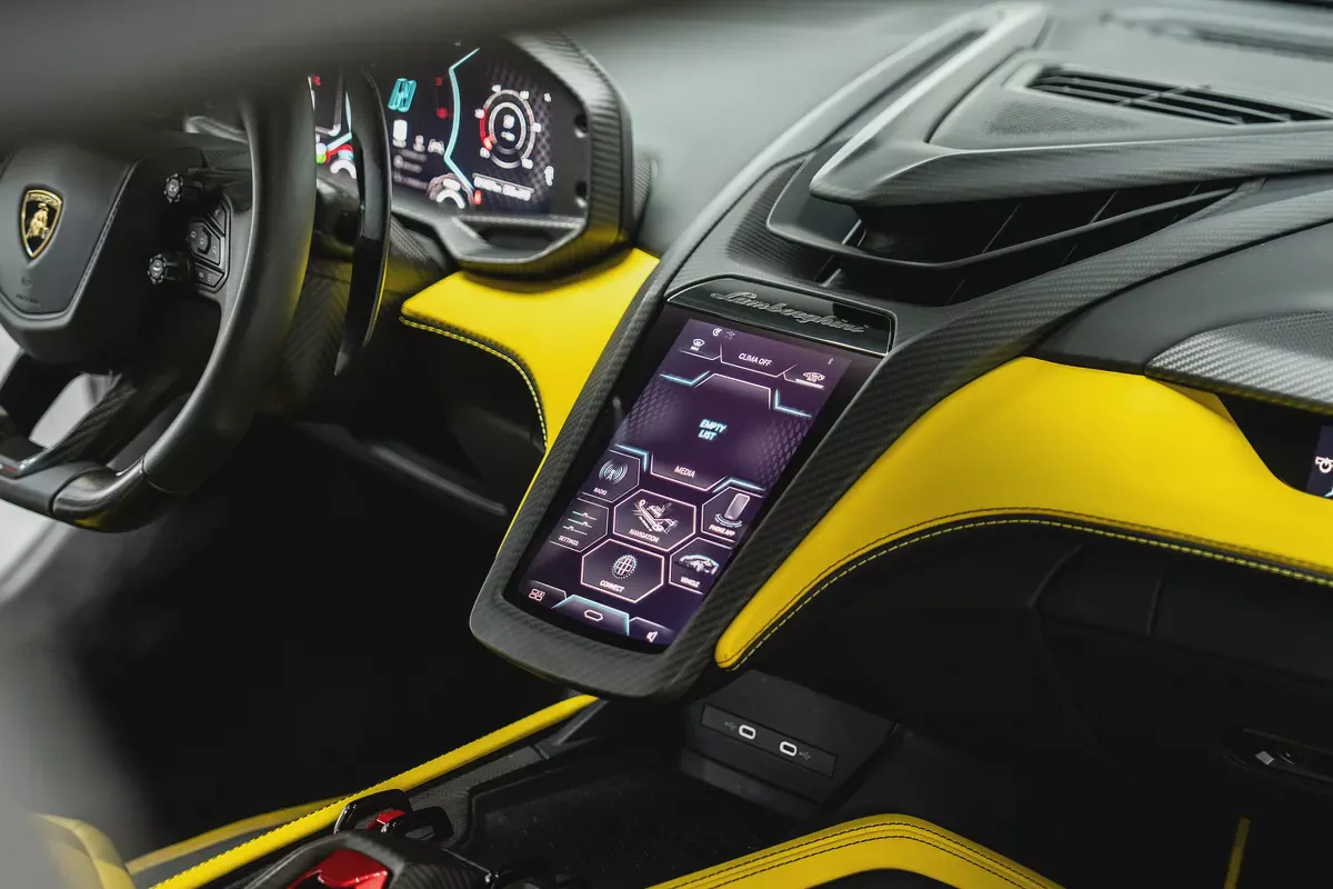 Lamborghini Revuelto 2024 GCC Specs | 1001 HP V12 Hybrid | Brand New-10-10