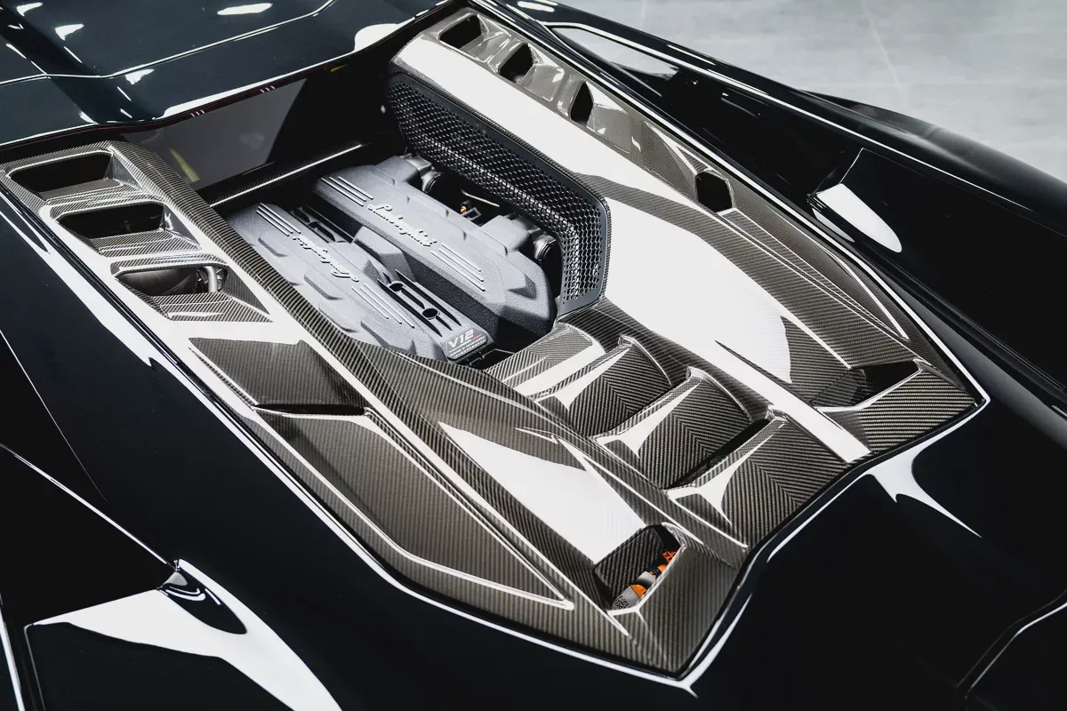 Lamborghini Revuelto 2024 GCC Specs | 1001 HP V12 Hybrid | Brand New-6-6