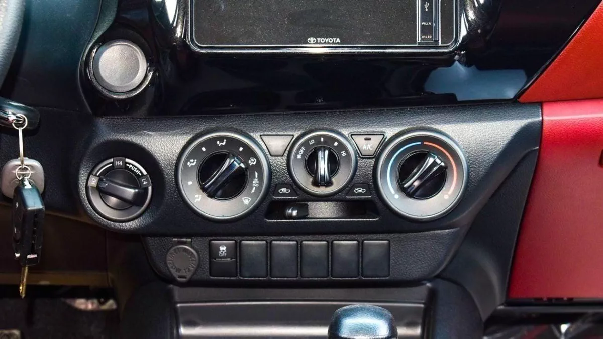 Toyota Hilux SGLX HILUX 2.7L AT-12-0