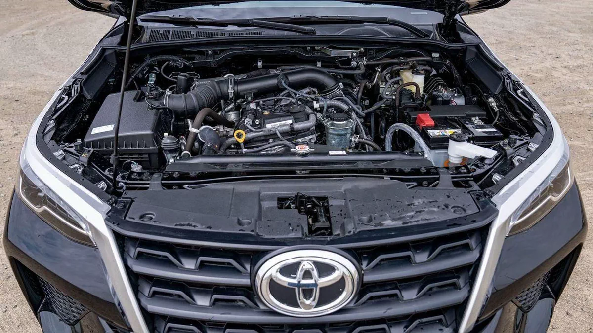 Toyota Fortuner EXR Toyota Fortuner 2.7L Petrol 4X4 MY2025-11-0