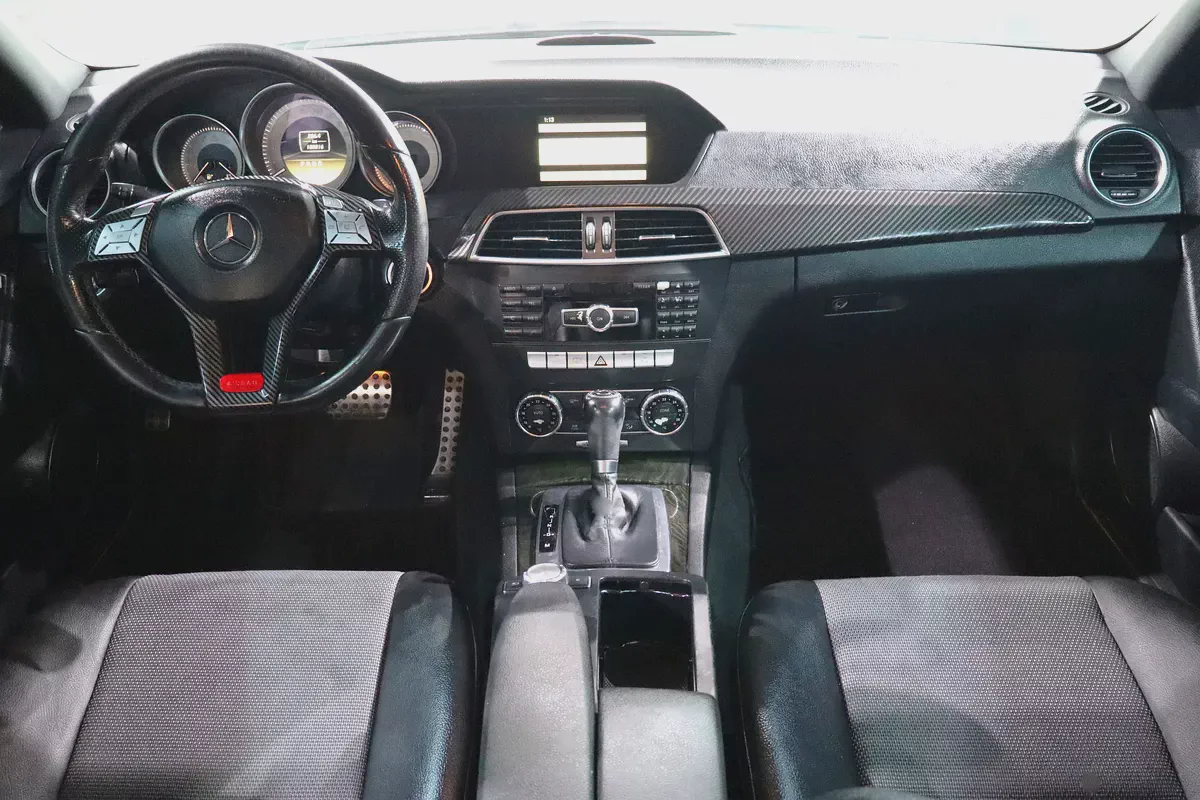 AMG Kit . Blue Efficiency . Full Option . GCC Specs . Excellent Condition-10-10