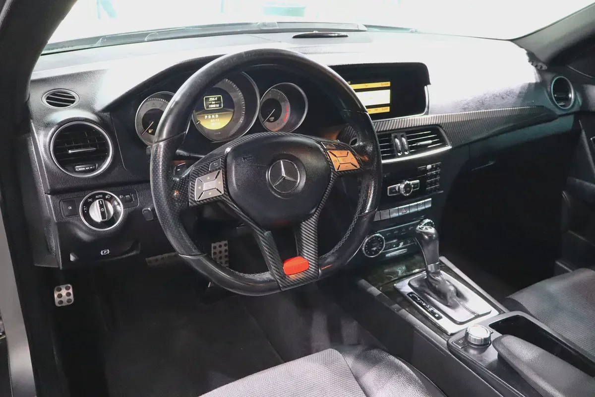 AMG Kit . Blue Efficiency . Full Option . GCC Specs . Excellent Condition-7-7