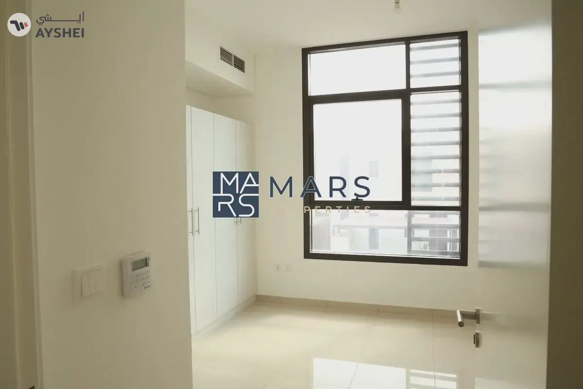 Stunning Home with Modern Features– Your Dream Awaits!-14-14