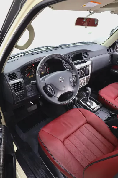 NISSAN PATROL SUPER SAFARI GCC LEGEND EDITION - VTC 4800 - FULLY LOADED IN SPECIAL SAND BEIGE-7
