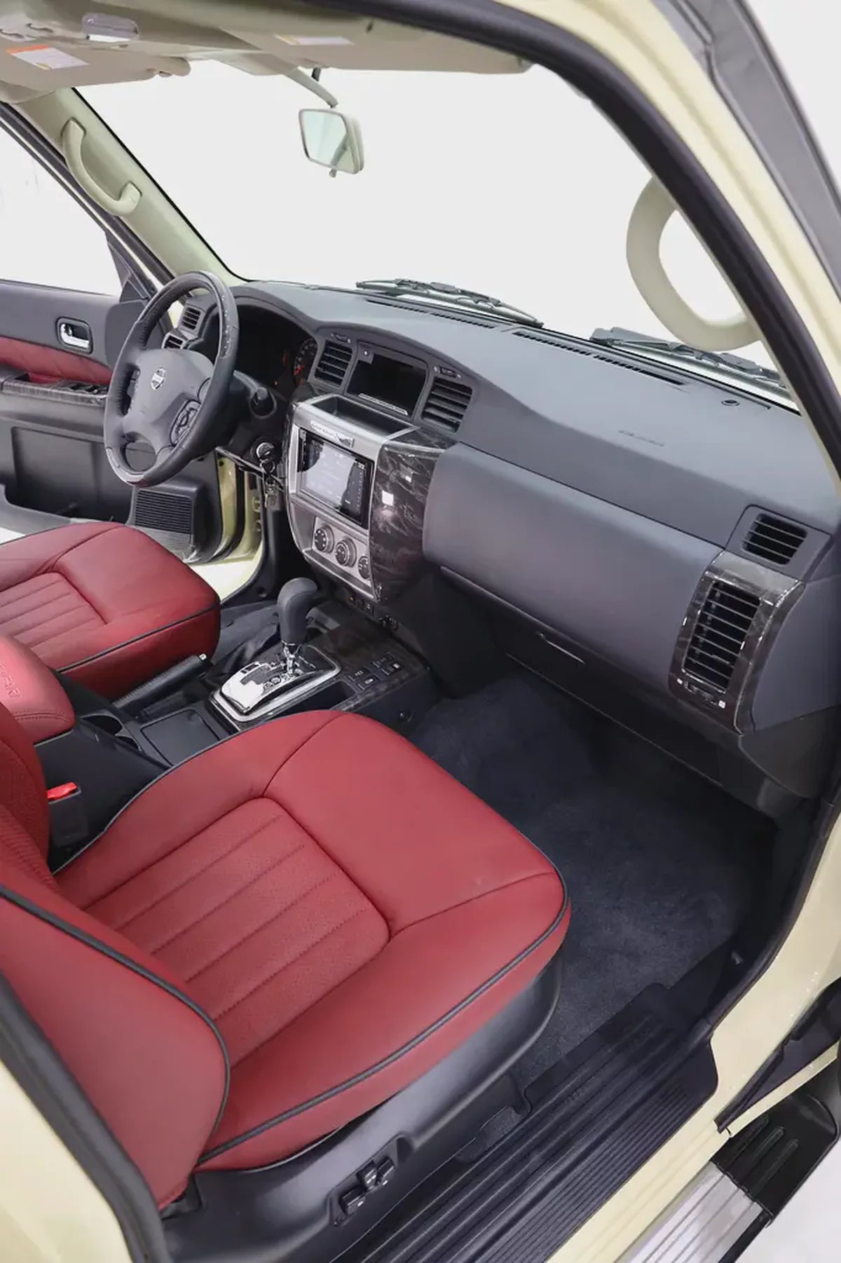 NISSAN PATROL SUPER SAFARI GCC LEGEND EDITION - VTC 4800 - FULLY LOADED IN SPECIAL SAND BEIGE-17-17