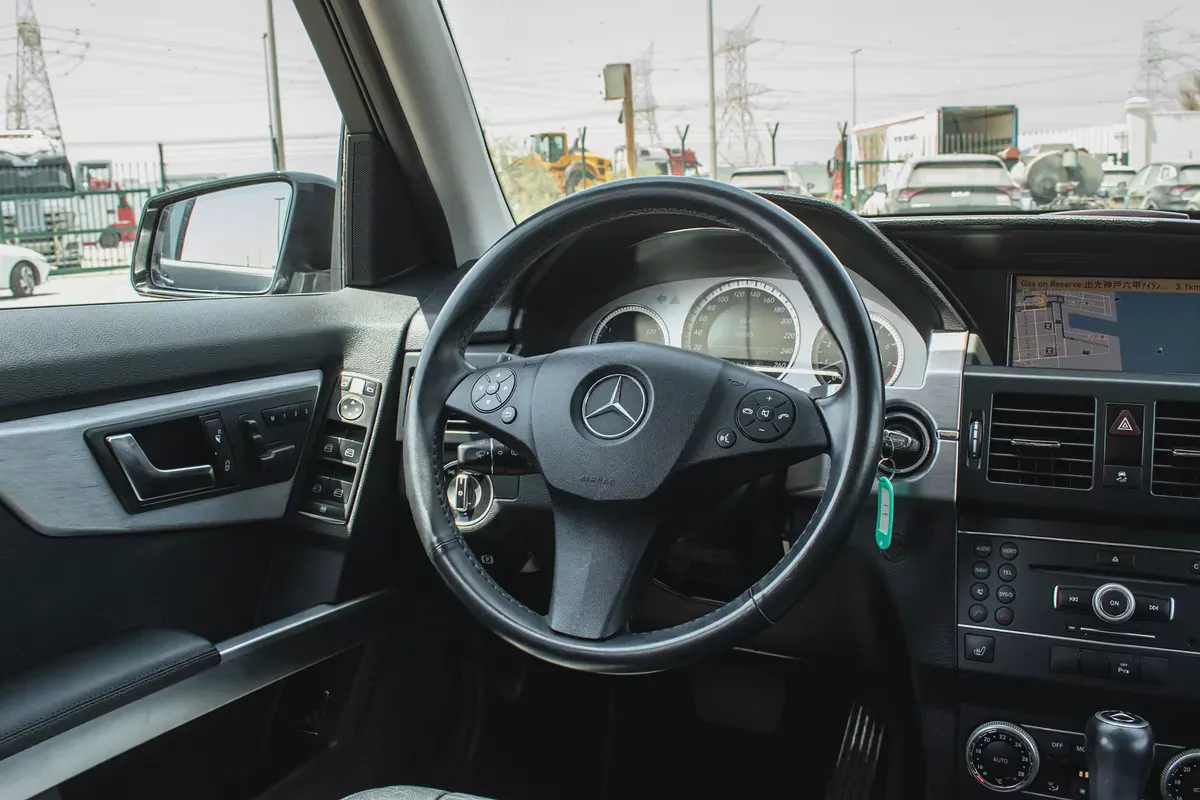 2011 - BENZ GLK300 - IMMACULATE CONDITION - ONLY 92,000 KM DONE-11-11