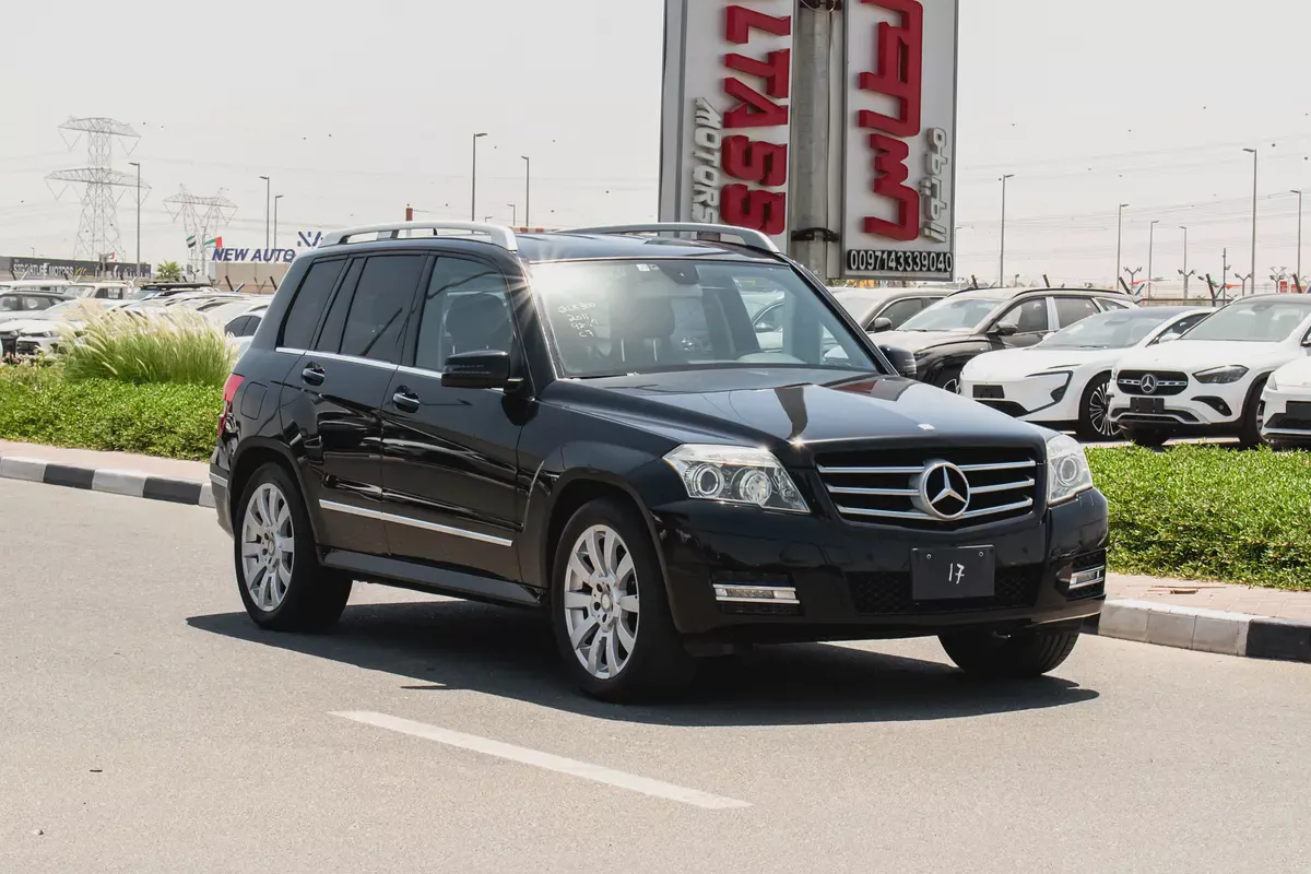 2011 - BENZ GLK300 - IMMACULATE CONDITION - ONLY 92,000 KM DONE