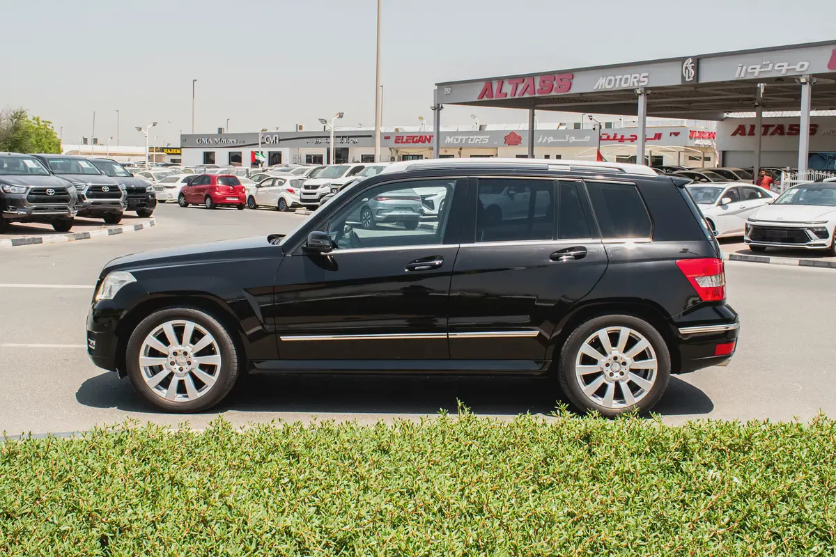 2011 - BENZ GLK300 - IMMACULATE CONDITION - ONLY 92,000 KM DONE-4-4