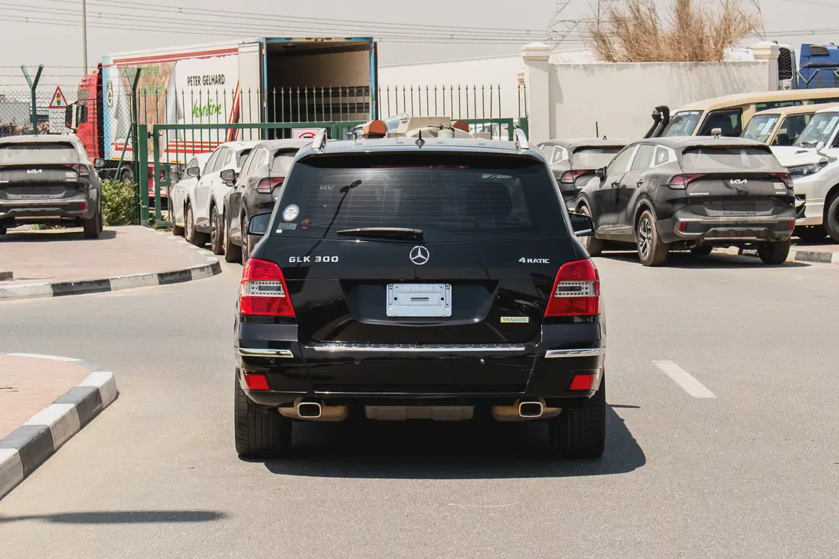 2011 - BENZ GLK300 - IMMACULATE CONDITION - ONLY 92,000 KM DONE-6-6