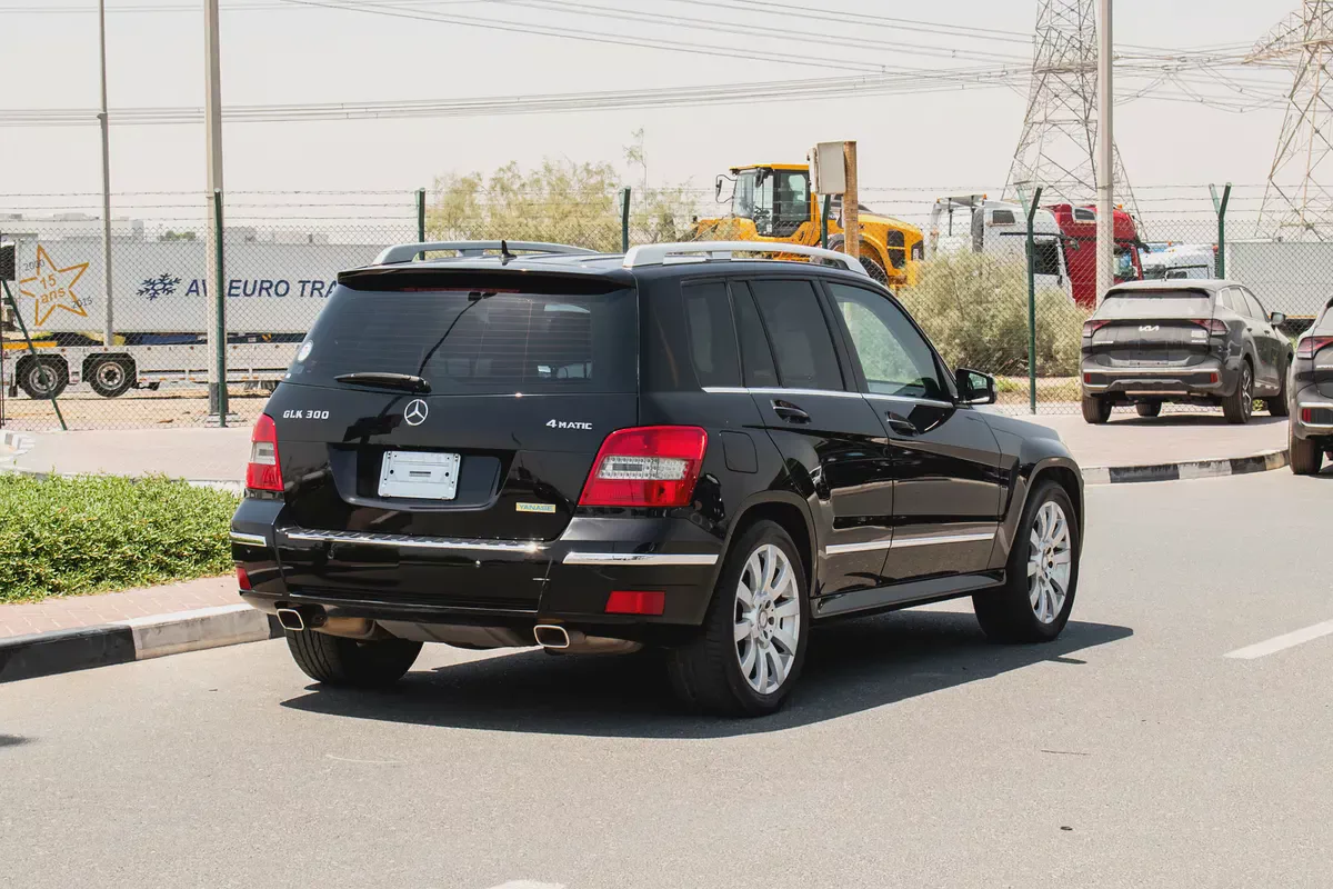 2011 - BENZ GLK300 - IMMACULATE CONDITION - ONLY 92,000 KM DONE-7-7